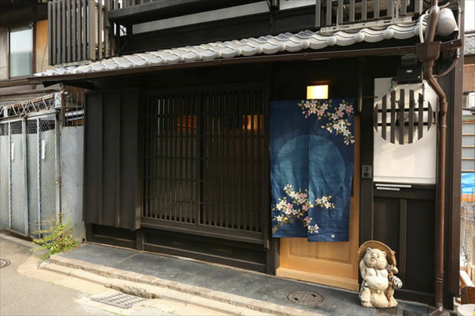 Apartment Rakuya Karasuma Gojo *